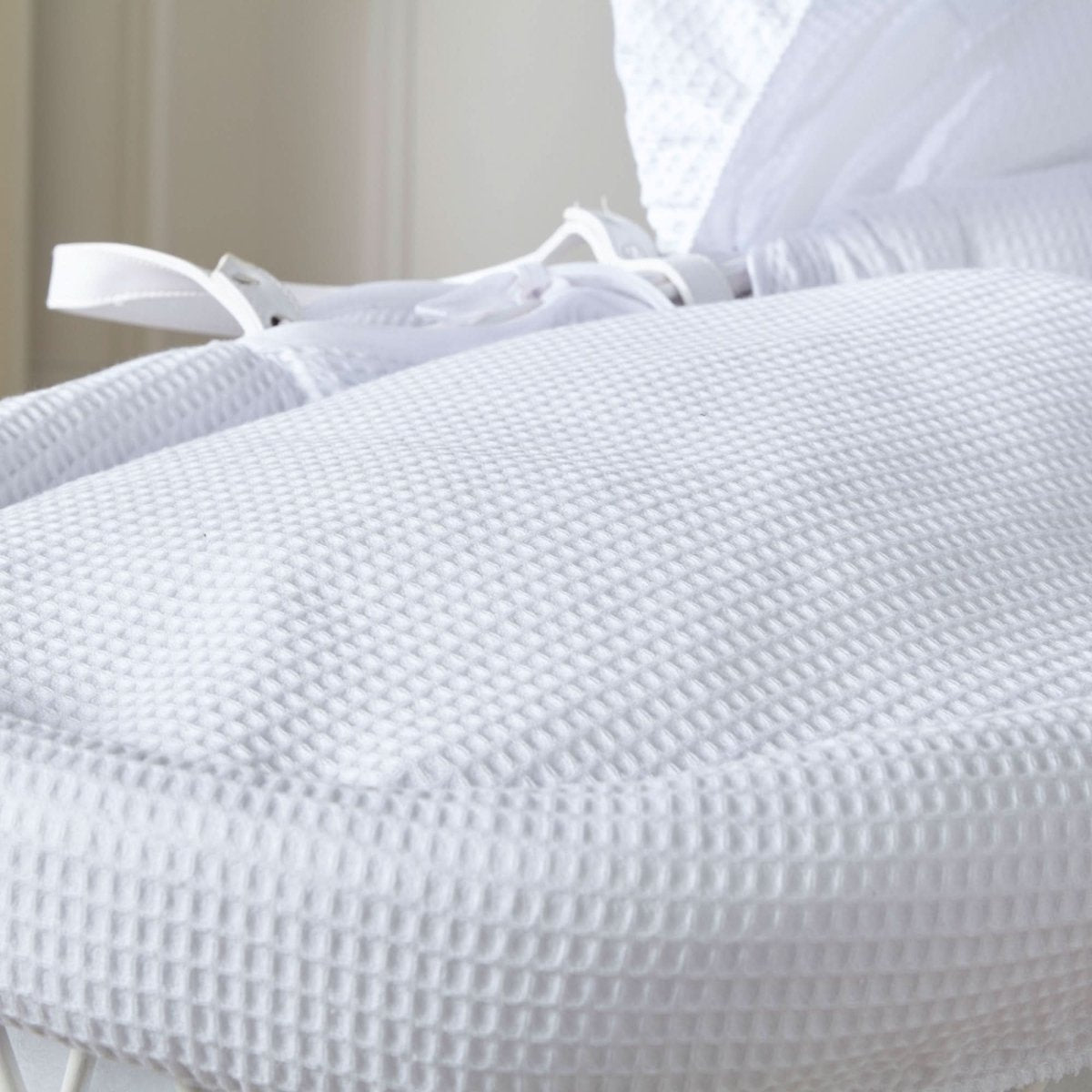 White Waffle White Wicker Baby Moses Basket With Stand